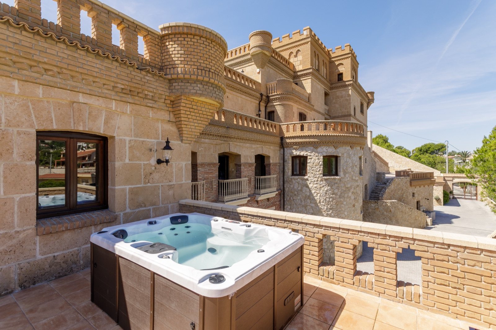 Buitenzwembad & jacuzzi