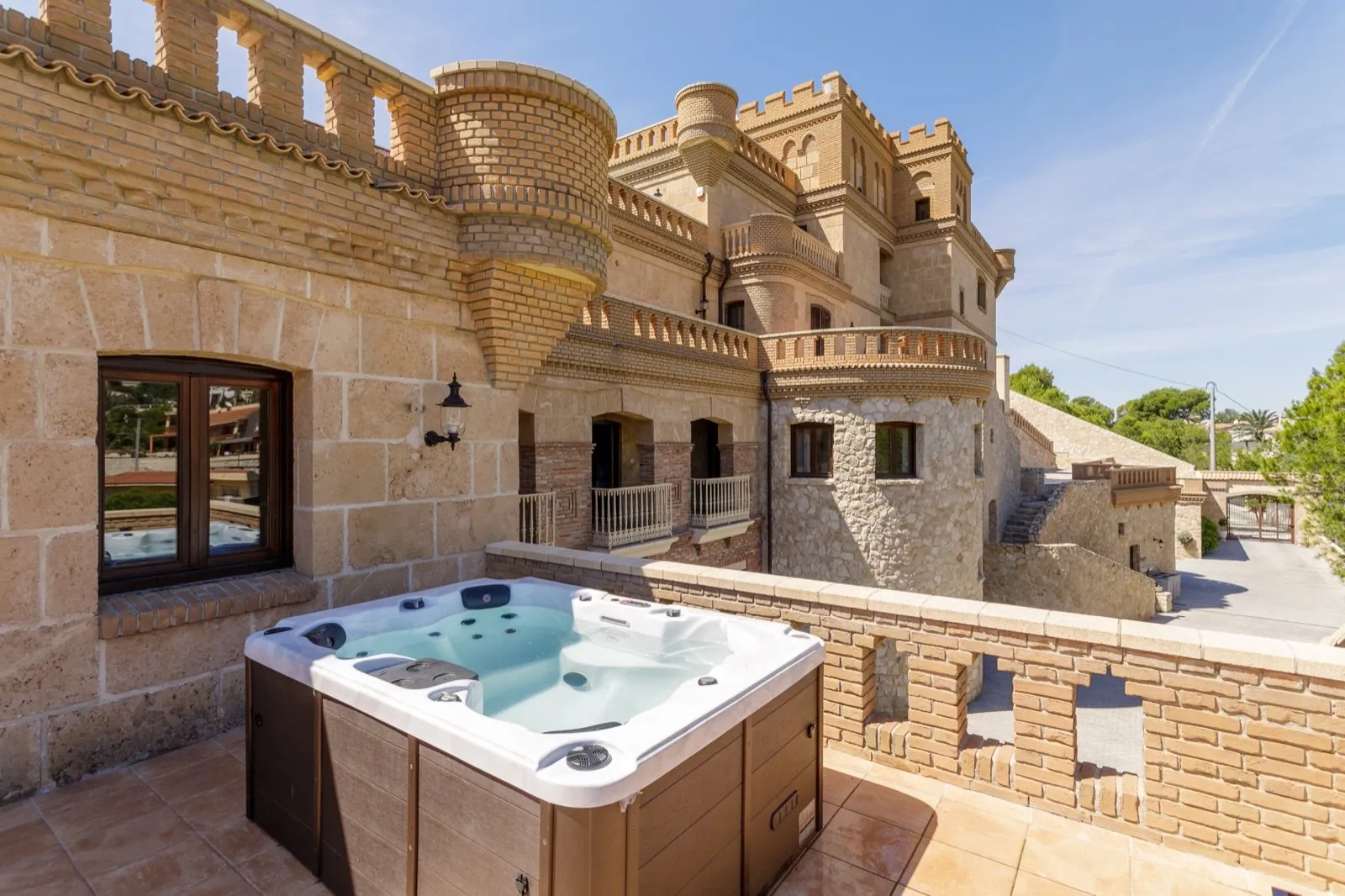 Castillo Coveta met jacuzzi